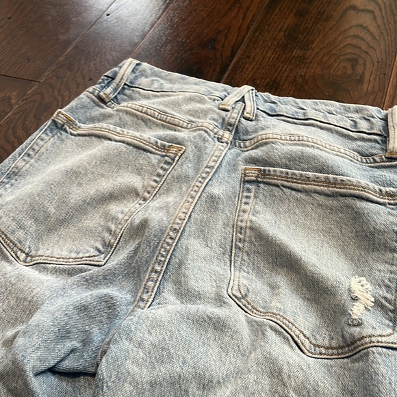 Good American Sz 4/27 High Waisted, Straight Leg Light Wash Denim Jeans - Picture 3 of 15